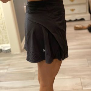Lululemon play off the pleats,black skirt, size 10